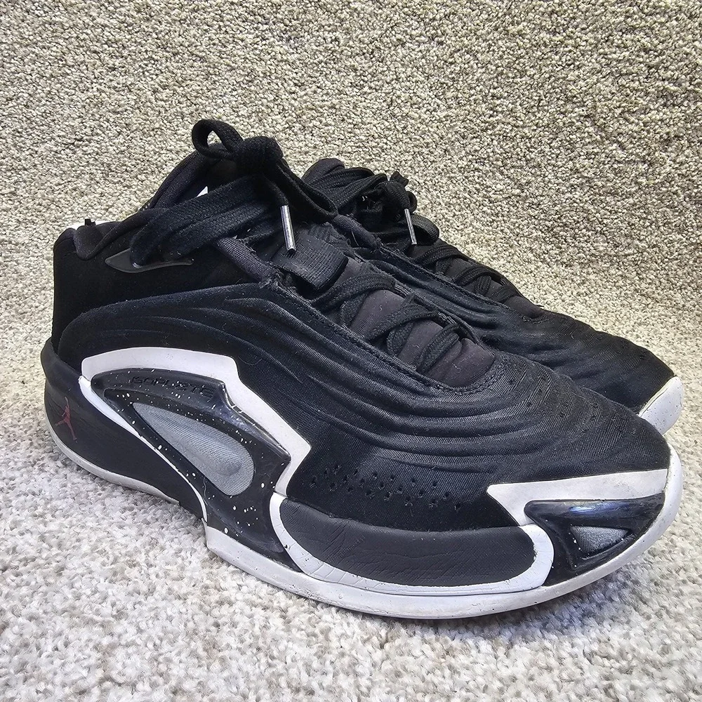 Jordan Air Jordan Mens 9.5 Black White Low Top Basketball Sneakers With Defects